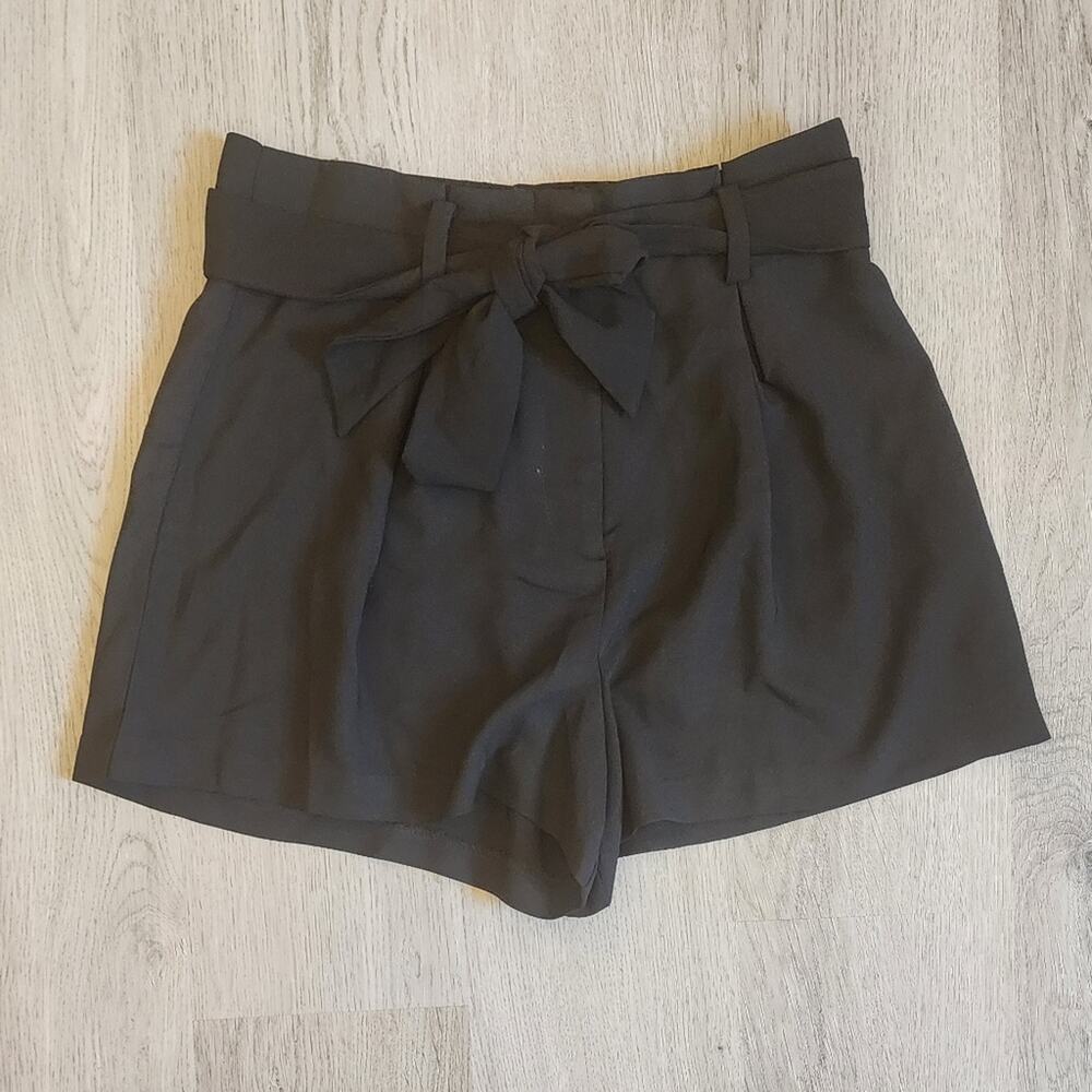 NWOT Max & Riley Women's Paper Bag High Waisted Solid Black Trouser Shorts Small